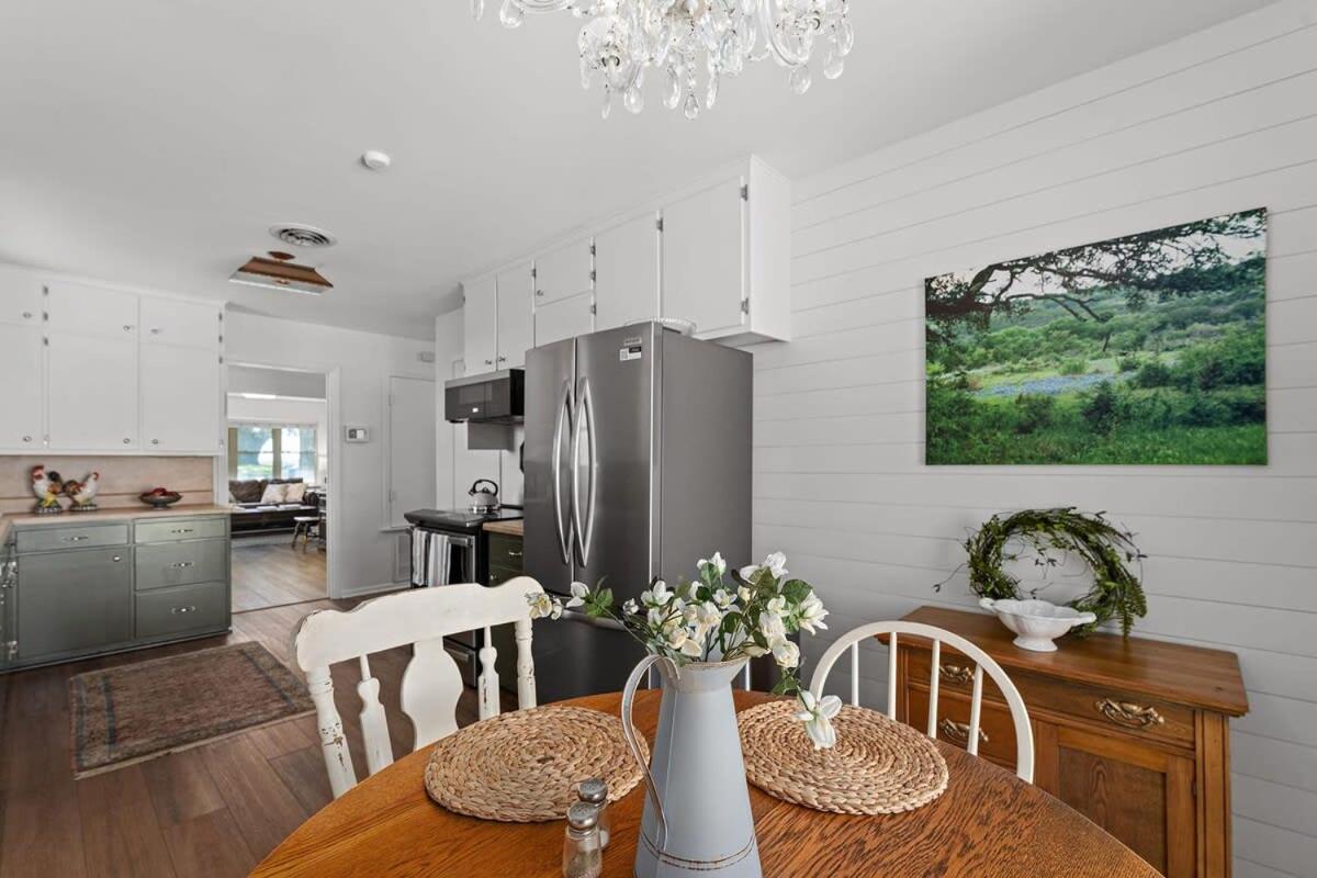 Vintage Veranda - Ping Pong Table & More Fredericksburg Exterior foto