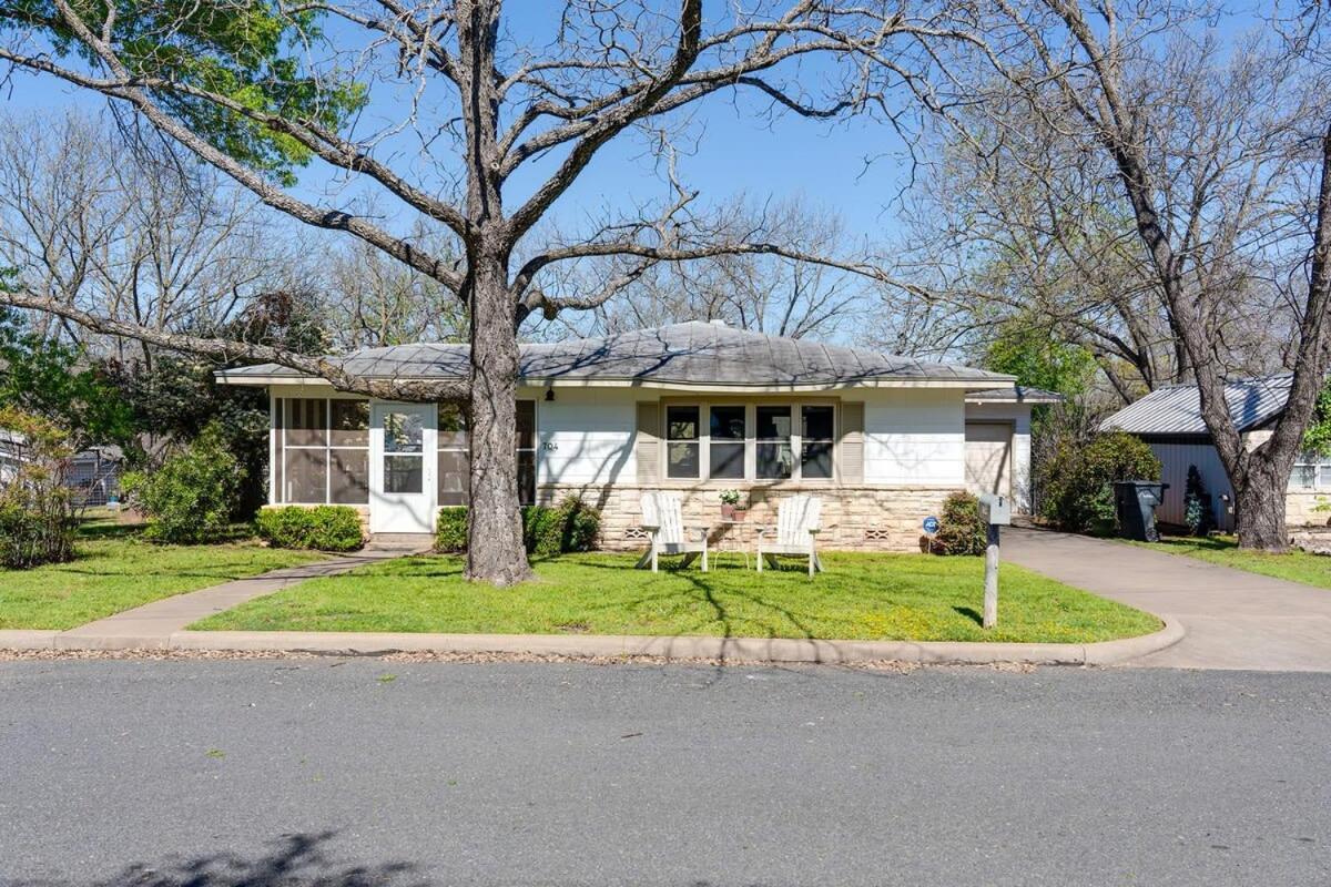 Vintage Veranda - Ping Pong Table & More Fredericksburg Exterior foto