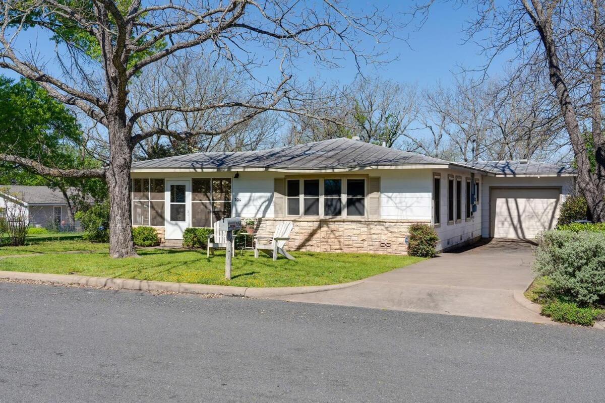 Vintage Veranda - Ping Pong Table & More Fredericksburg Exterior foto