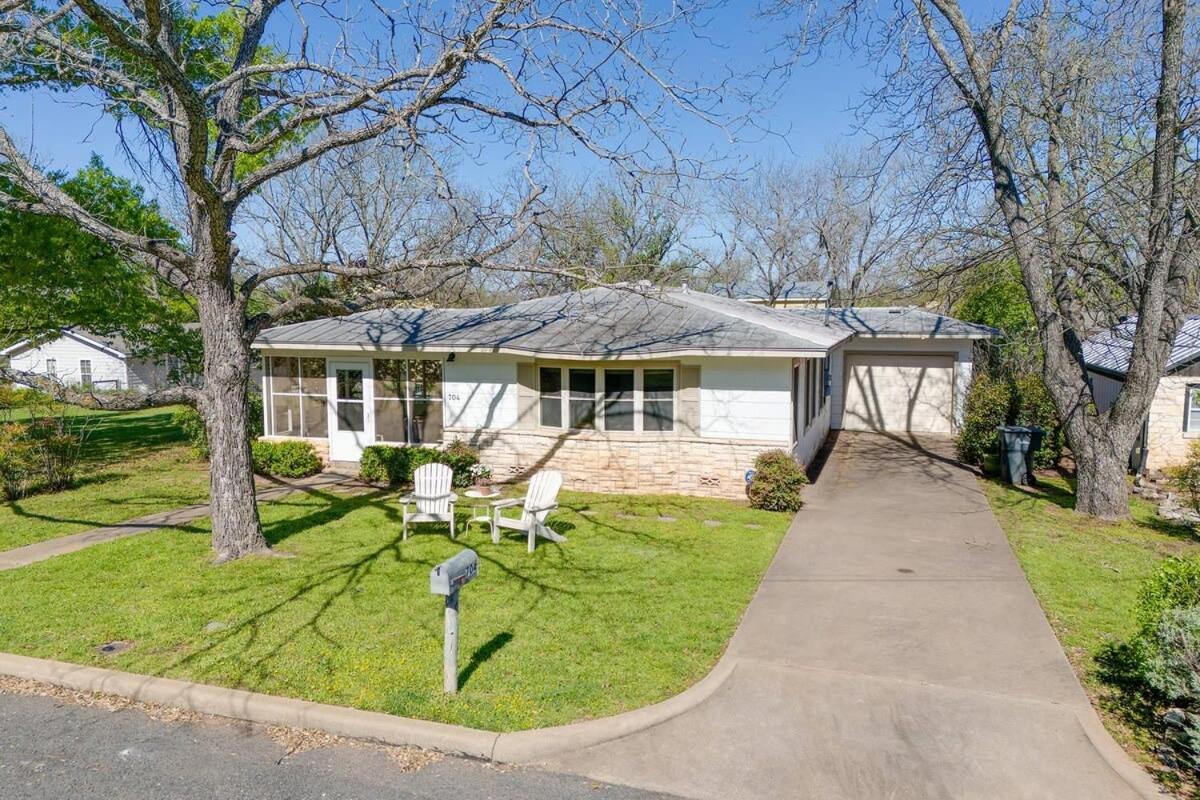 Vintage Veranda - Ping Pong Table & More Fredericksburg Exterior foto