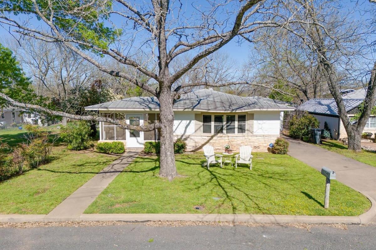 Vintage Veranda - Ping Pong Table & More Fredericksburg Exterior foto
